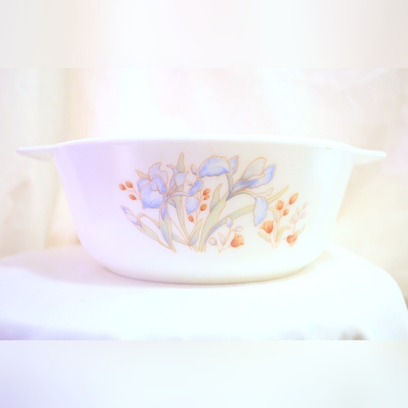Pyrex England Blue Iris Casserole Dish - Picture 5 of 5